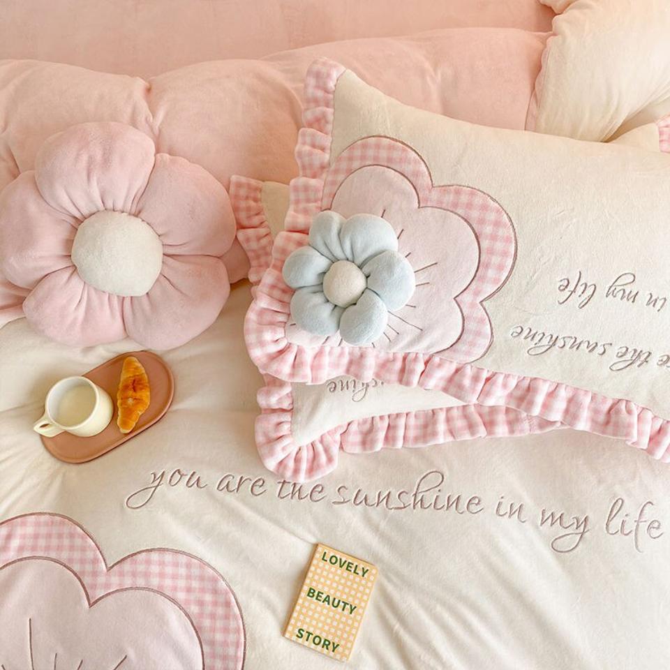 Princess Style Winter Thickened Milk Fiber Four-Piece Girl's Heart Three-Dimensional Flower Quilt Cover Coral Fleece Bedding